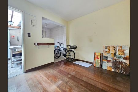 Casa à venda com 94m², 3 quartos e 2 vagas Casa à venda com 94m², 3 quartos e 2 vagasSala