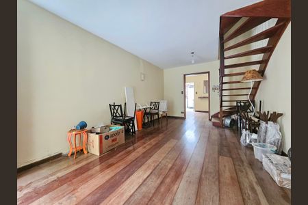 Casa à venda com 94m², 3 quartos e 2 vagas Casa à venda com 94m², 3 quartos e 2 vagasSala