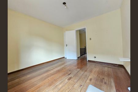 Casa à venda com 94m², 3 quartos e 2 vagas Casa à venda com 94m², 3 quartos e 2 vagasSuite