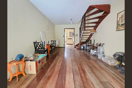 Casa à venda com 94m², 3 quartos e 2 vagas Casa à venda com 94m², 3 quartos e 2 vagasSala