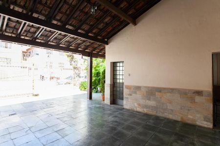 Casa à venda com 365m², 6 quartos e 3 vagasGaragem