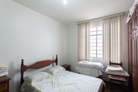 Casa à venda com 365m², 6 quartos e 3 vagasQuarto 2 - Casa 1