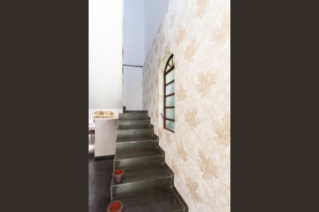 Casa à venda com 365m², 6 quartos e 3 vagasEscada - Casa 2