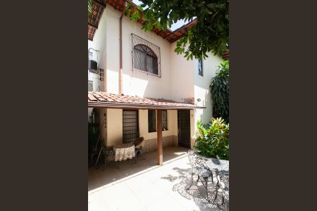 Casa à venda com 365m², 6 quartos e 3 vagasFachada da Casa 2