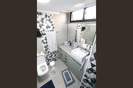 Apartamento para alugar com 200m², 4 quartos e 3 vagasBanheiro da Suíte 1