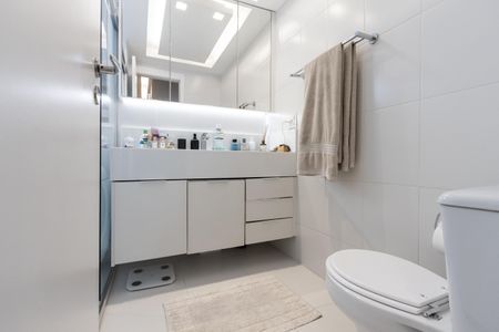 Apartamento à venda com 173m², 4 quartos e 3 vagas Apartamento à venda com 173m², 4 quartos e 3 vagasBanheiro da Suíte 1