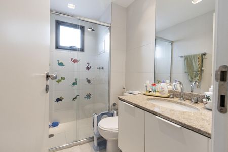 Apartamento à venda com 173m², 4 quartos e 3 vagas Apartamento à venda com 173m², 4 quartos e 3 vagasBanheiro da Suíte 2