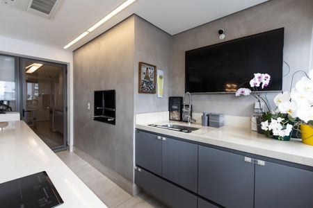 Apartamento à venda com 173m², 4 quartos e 3 vagas Apartamento à venda com 173m², 4 quartos e 3 vagasVaranda