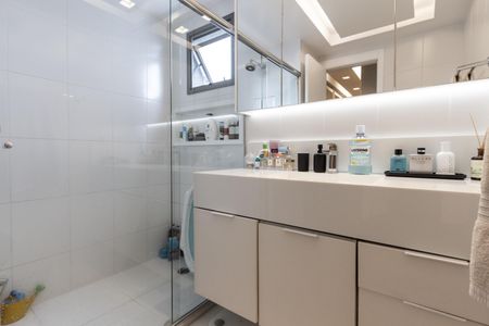 Apartamento à venda com 173m², 4 quartos e 3 vagas Apartamento à venda com 173m², 4 quartos e 3 vagasBanheiro da Suíte 1