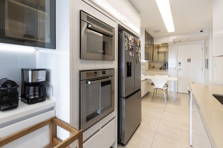 Apartamento à venda com 173m², 4 quartos e 3 vagas Apartamento à venda com 173m², 4 quartos e 3 vagasCozinha