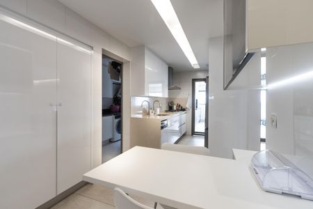 Apartamento à venda com 173m², 4 quartos e 3 vagas Apartamento à venda com 173m², 4 quartos e 3 vagasCozinha