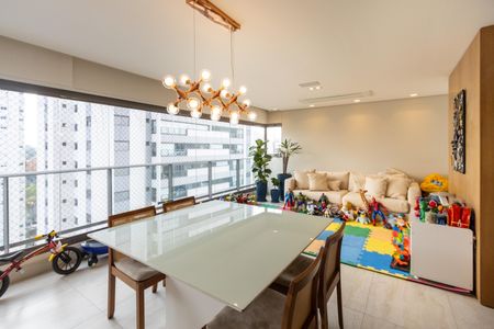 Apartamento à venda com 173m², 4 quartos e 3 vagas Apartamento à venda com 173m², 4 quartos e 3 vagasVaranda