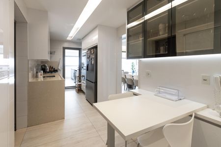 Apartamento à venda com 173m², 4 quartos e 3 vagas Apartamento à venda com 173m², 4 quartos e 3 vagasCozinha