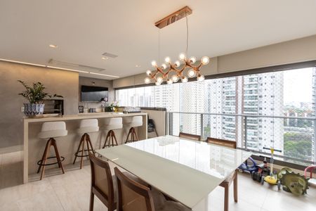 Apartamento à venda com 173m², 4 quartos e 3 vagas Apartamento à venda com 173m², 4 quartos e 3 vagasVaranda