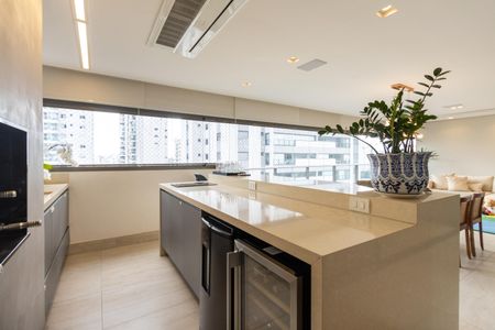 Apartamento à venda com 173m², 4 quartos e 3 vagas Apartamento à venda com 173m², 4 quartos e 3 vagasVaranda