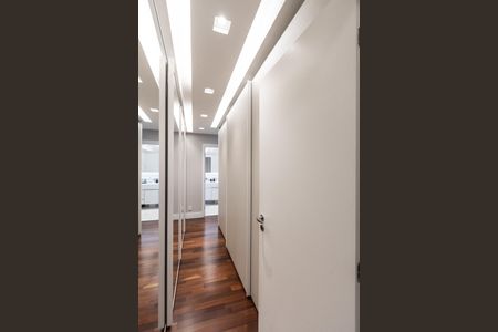 Apartamento à venda com 173m², 4 quartos e 3 vagas Apartamento à venda com 173m², 4 quartos e 3 vagasCloset da suíte 1