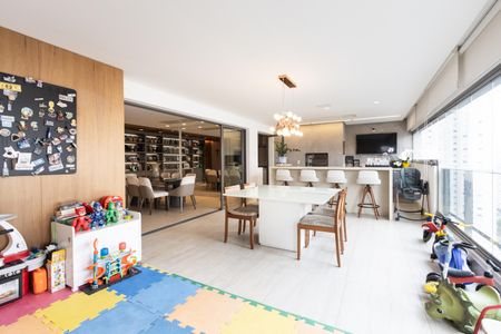 Apartamento à venda com 173m², 4 quartos e 3 vagas Apartamento à venda com 173m², 4 quartos e 3 vagasVaranda