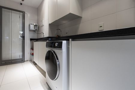 Apartamento à venda com 173m², 4 quartos e 3 vagas Apartamento à venda com 173m², 4 quartos e 3 vagasÁrea de Serviço