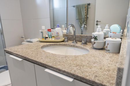 Apartamento à venda com 173m², 4 quartos e 3 vagas Apartamento à venda com 173m², 4 quartos e 3 vagasBanheiro da Suíte 2