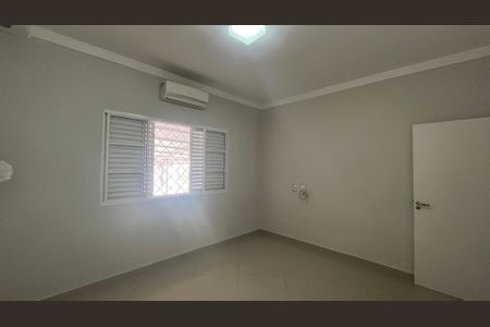 Casa à venda com 100m², 3 quartos e 3 vagasQuarto 2