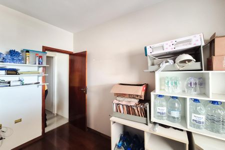 Casa à venda com 300m², 3 quartos e 3 vagas Casa à venda com 300m², 3 quartos e 3 vagasQuarto 2