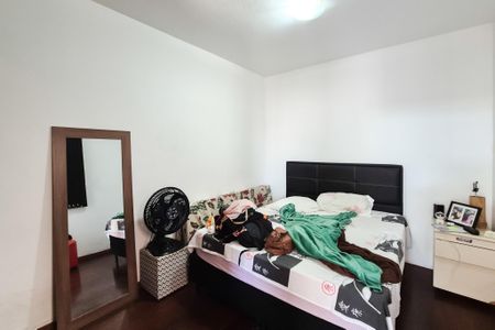 Casa à venda com 300m², 3 quartos e 3 vagas Casa à venda com 300m², 3 quartos e 3 vagasEdícula - Quarto