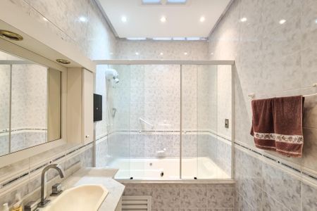 Casa à venda com 300m², 3 quartos e 3 vagas Casa à venda com 300m², 3 quartos e 3 vagasBanheiro Social