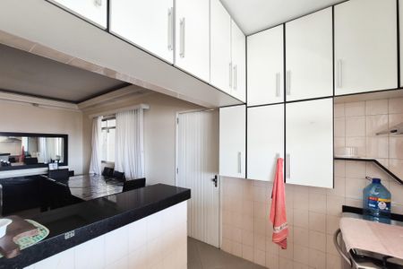 Casa à venda com 300m², 3 quartos e 3 vagas Casa à venda com 300m², 3 quartos e 3 vagasCozinha