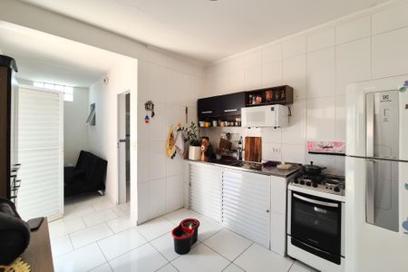 Casa à venda com 300m², 3 quartos e 3 vagas Casa à venda com 300m², 3 quartos e 3 vagasEdícula - cozinha