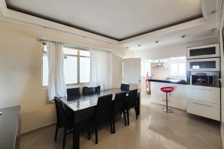 Casa à venda com 300m², 3 quartos e 3 vagas Casa à venda com 300m², 3 quartos e 3 vagasCozinha