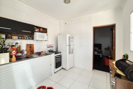 Casa à venda com 300m², 3 quartos e 3 vagas Casa à venda com 300m², 3 quartos e 3 vagasEdícula - cozinha