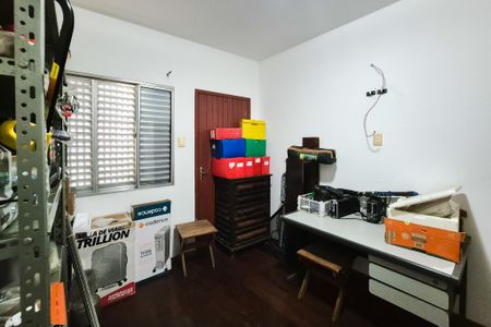 Casa à venda com 300m², 3 quartos e 3 vagas Casa à venda com 300m², 3 quartos e 3 vagasQuarto 3