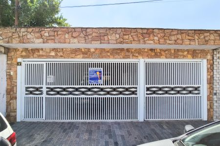 Casa à venda com 300m², 3 quartos e 3 vagas Casa à venda com 300m², 3 quartos e 3 vagasFachada