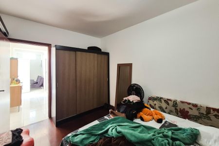 Casa à venda com 300m², 3 quartos e 3 vagas Casa à venda com 300m², 3 quartos e 3 vagasEdícula - Quarto