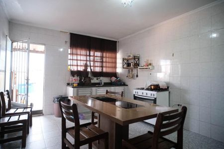 Sala/Cozinha de casa à venda com 5 quartos, 200m² em Jardim Santo Antonio, São Paulo