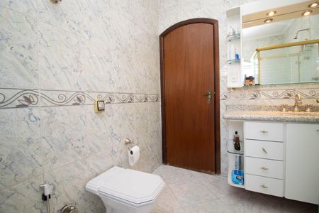 Casa à venda com 306m², 4 quartos e 5 vagasBanheiro da Suíte 1