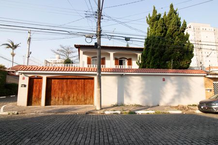 Casa à venda com 306m², 4 quartos e 5 vagasFachada