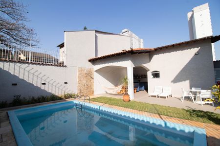 Casa à venda com 306m², 4 quartos e 5 vagasÁrea externa - Piscina