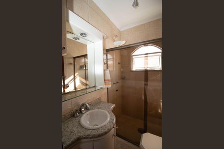 Casa à venda com 306m², 4 quartos e 5 vagasBanheiro da suíte 2