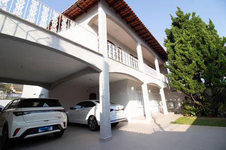 Casa à venda com 306m², 4 quartos e 5 vagasGaragem