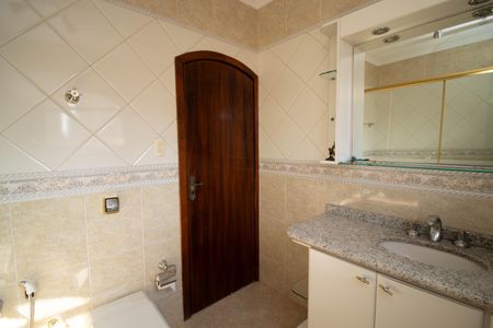 Casa à venda com 306m², 4 quartos e 5 vagasBanheiro