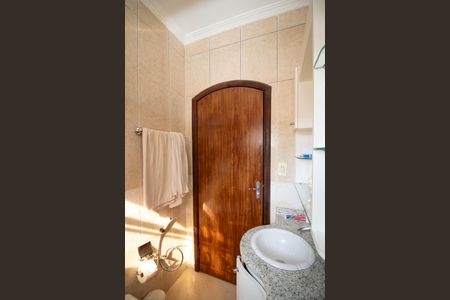 Casa à venda com 306m², 4 quartos e 5 vagasBanheiro da suíte 2