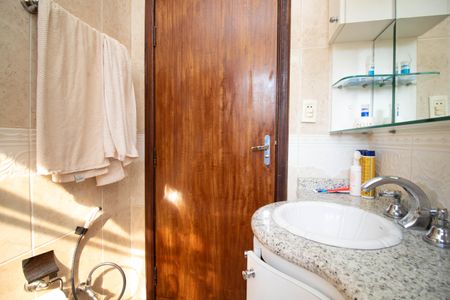 Casa à venda com 306m², 4 quartos e 5 vagasBanheiro da suíte 2