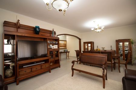 Casa à venda com 306m², 4 quartos e 5 vagasSala