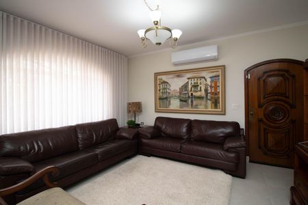 Casa à venda com 306m², 4 quartos e 5 vagasSala