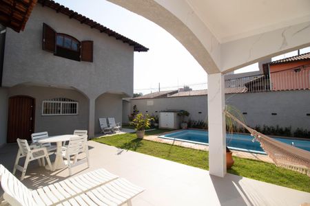 Casa à venda com 306m², 4 quartos e 5 vagasÁrea externa - Piscina