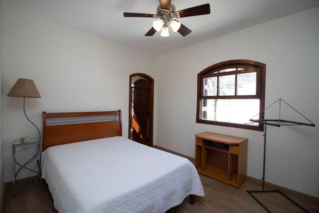 Casa à venda com 306m², 4 quartos e 5 vagasSuíte 2