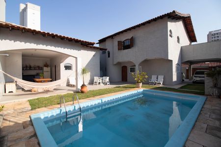 Casa à venda com 306m², 4 quartos e 5 vagasÁrea externa - Piscina