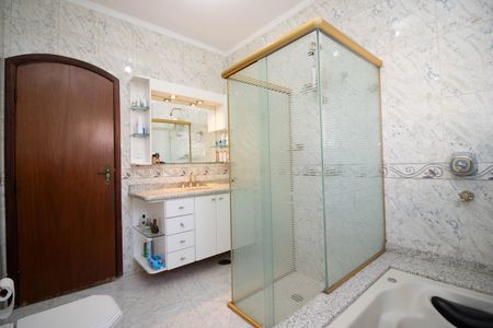 Casa à venda com 306m², 4 quartos e 5 vagasBanheiro da Suíte 1