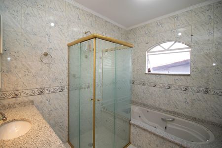 Casa à venda com 306m², 4 quartos e 5 vagasBanheiro da Suíte 1